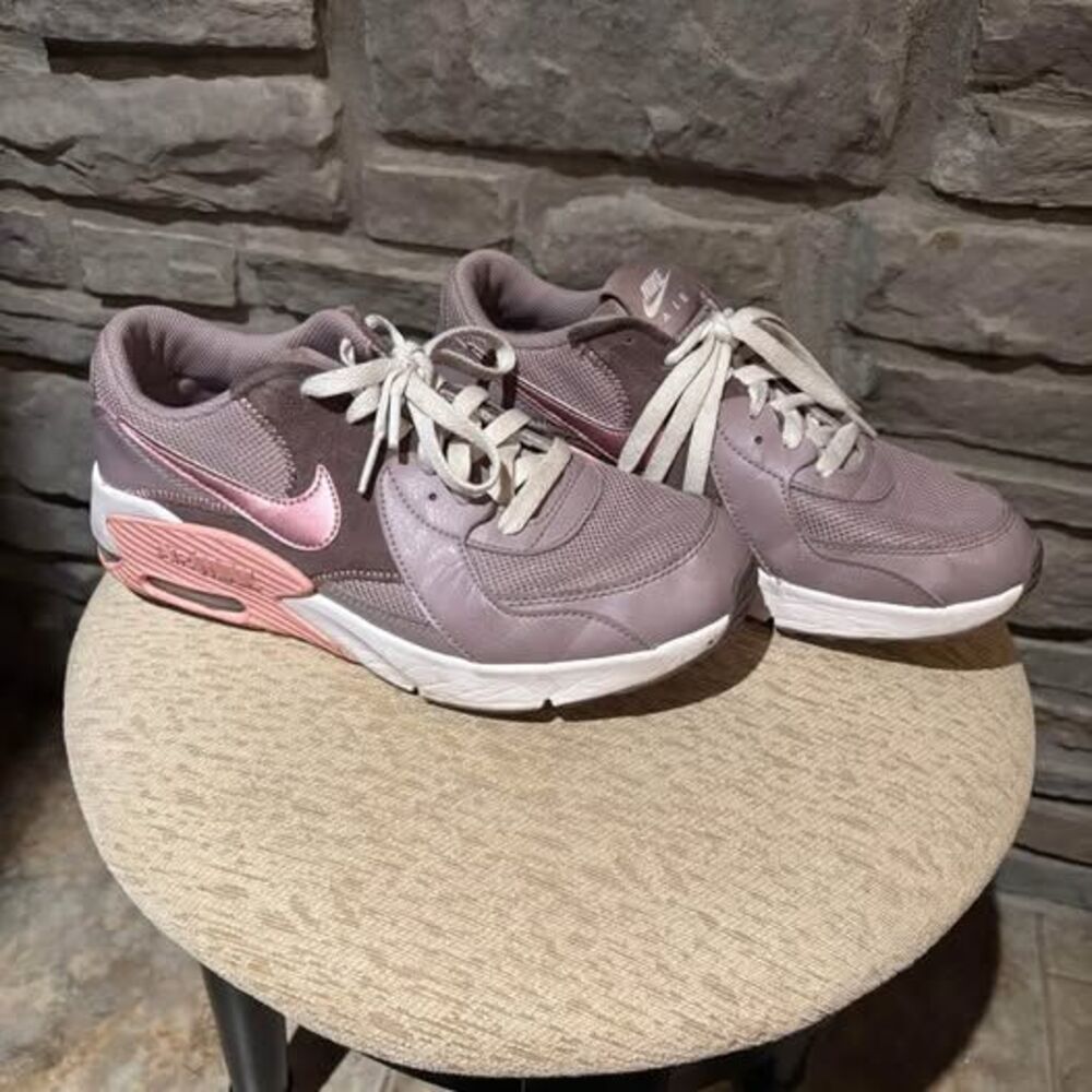 Nike Air Max cd6894-200 Girl Youth Size 6.5Y Condition is Pre-owned. - Picture 1 of 7